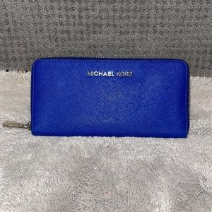 Michael Kors Zipper Wallet